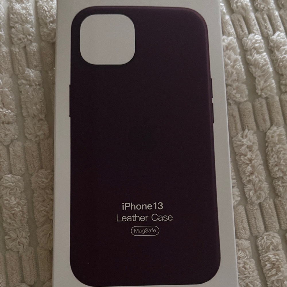 Apple iPhone 13 Leather Case - dark cherry